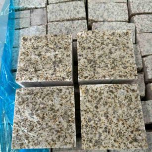 淮北 黄金麻花岗岩自然面小方块，弹石，马蹄石等