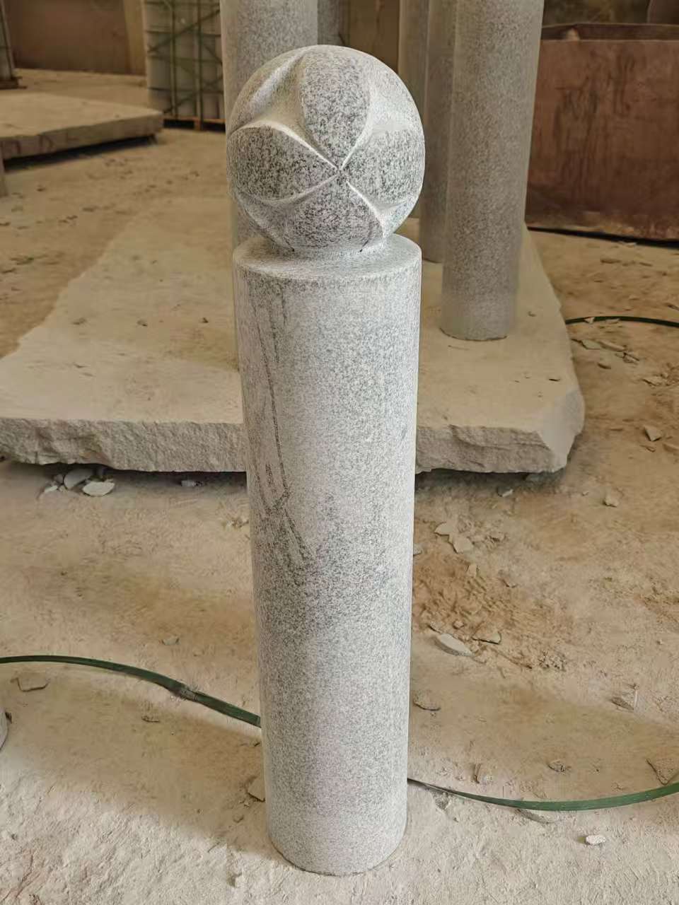 淮北 芝麻白花岗岩石材挡车石柱、停车柱、圆柱挡车柱、方柱挡车柱等