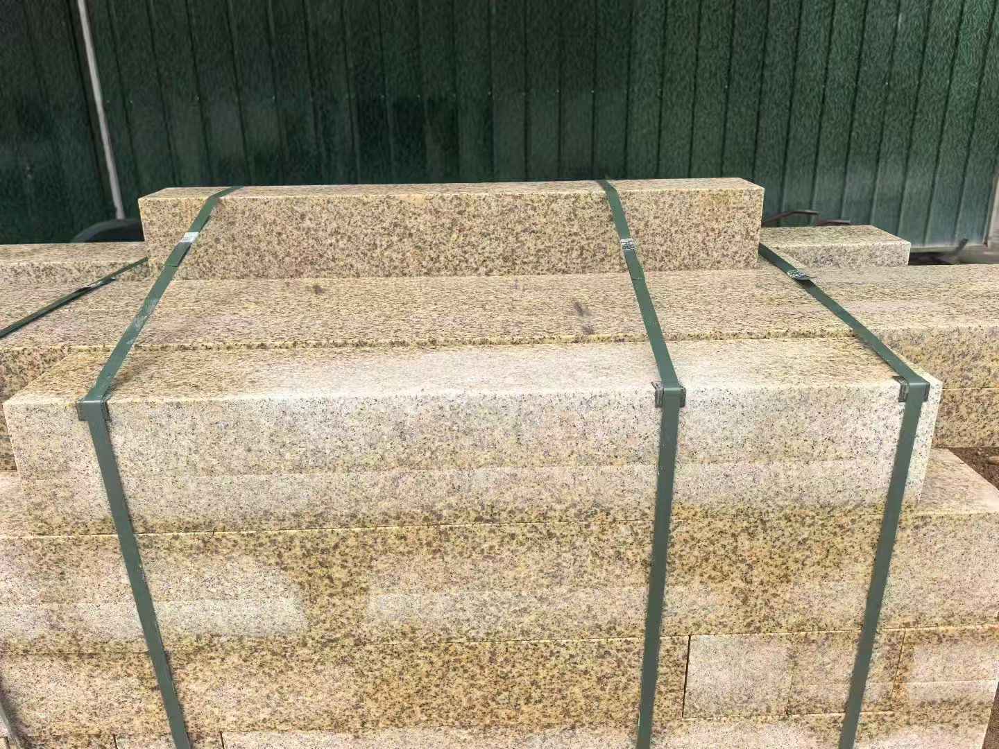 淮北 黄金麻花岗岩石材机切面栏杆料半成品