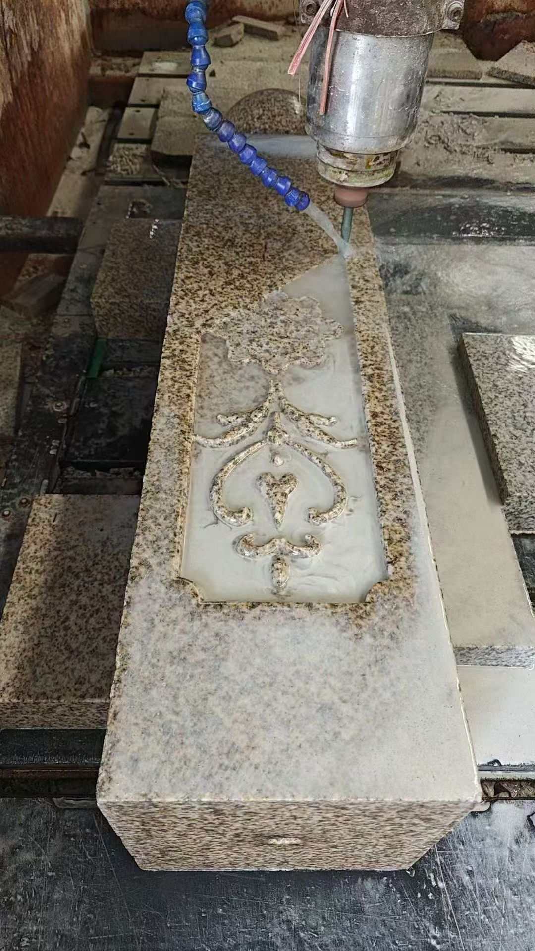 淮北 黄金麻花岗岩异形加工雕刻栏杆大柱