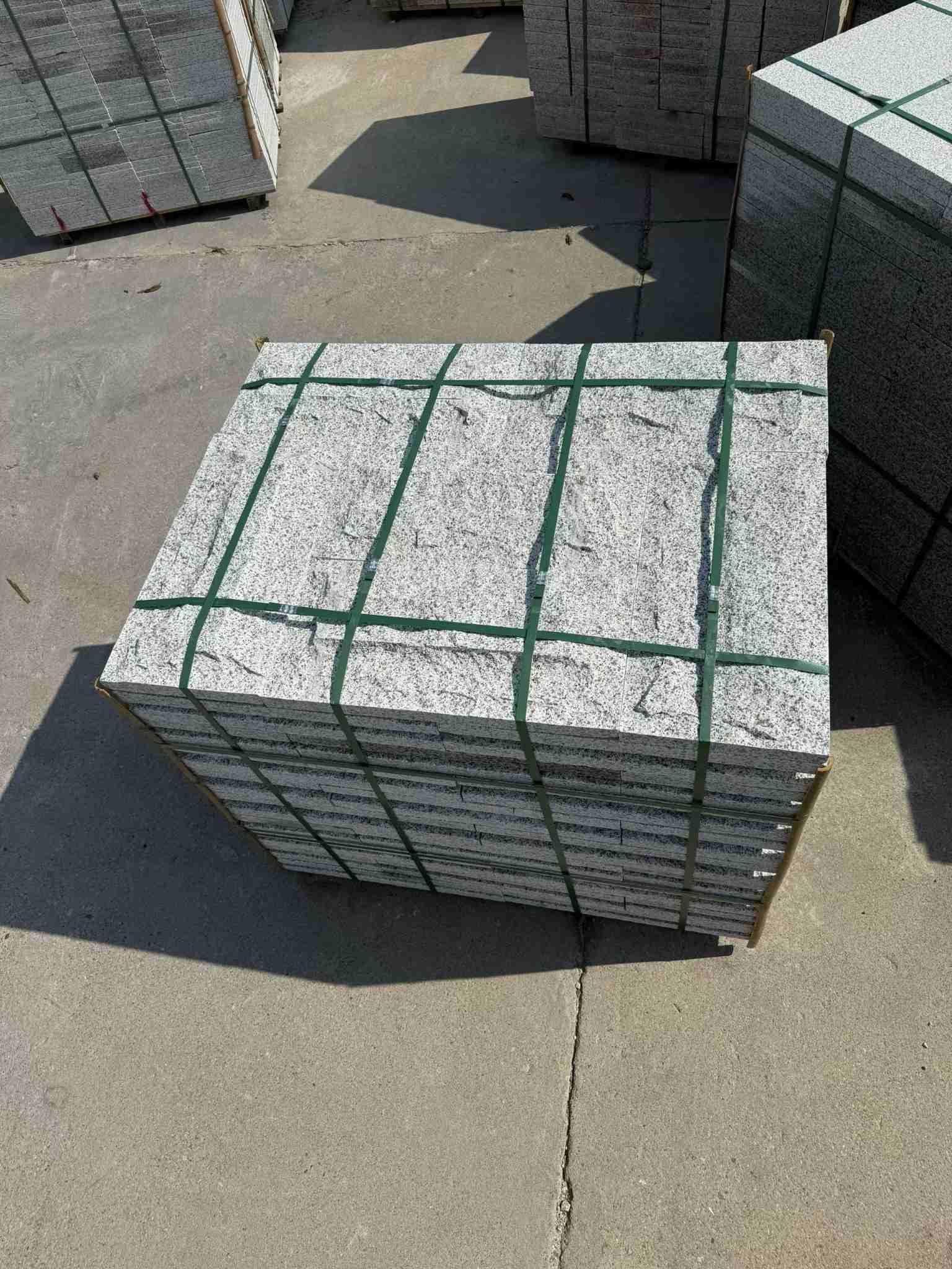 淮北 白麻花岗岩石材自然面蘑菇石成品