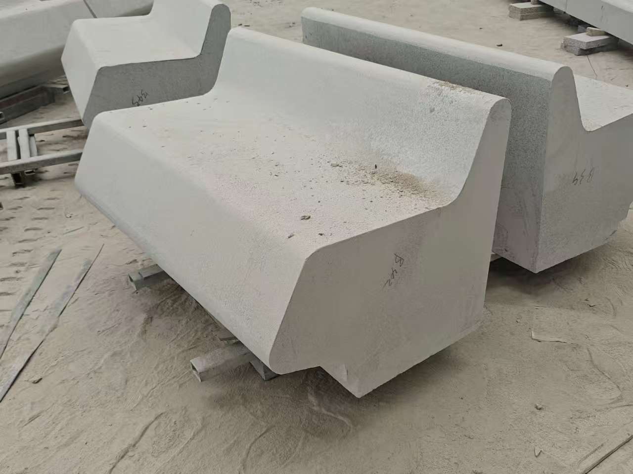 淮北 芝麻白花岗岩异形坐凳，石凳