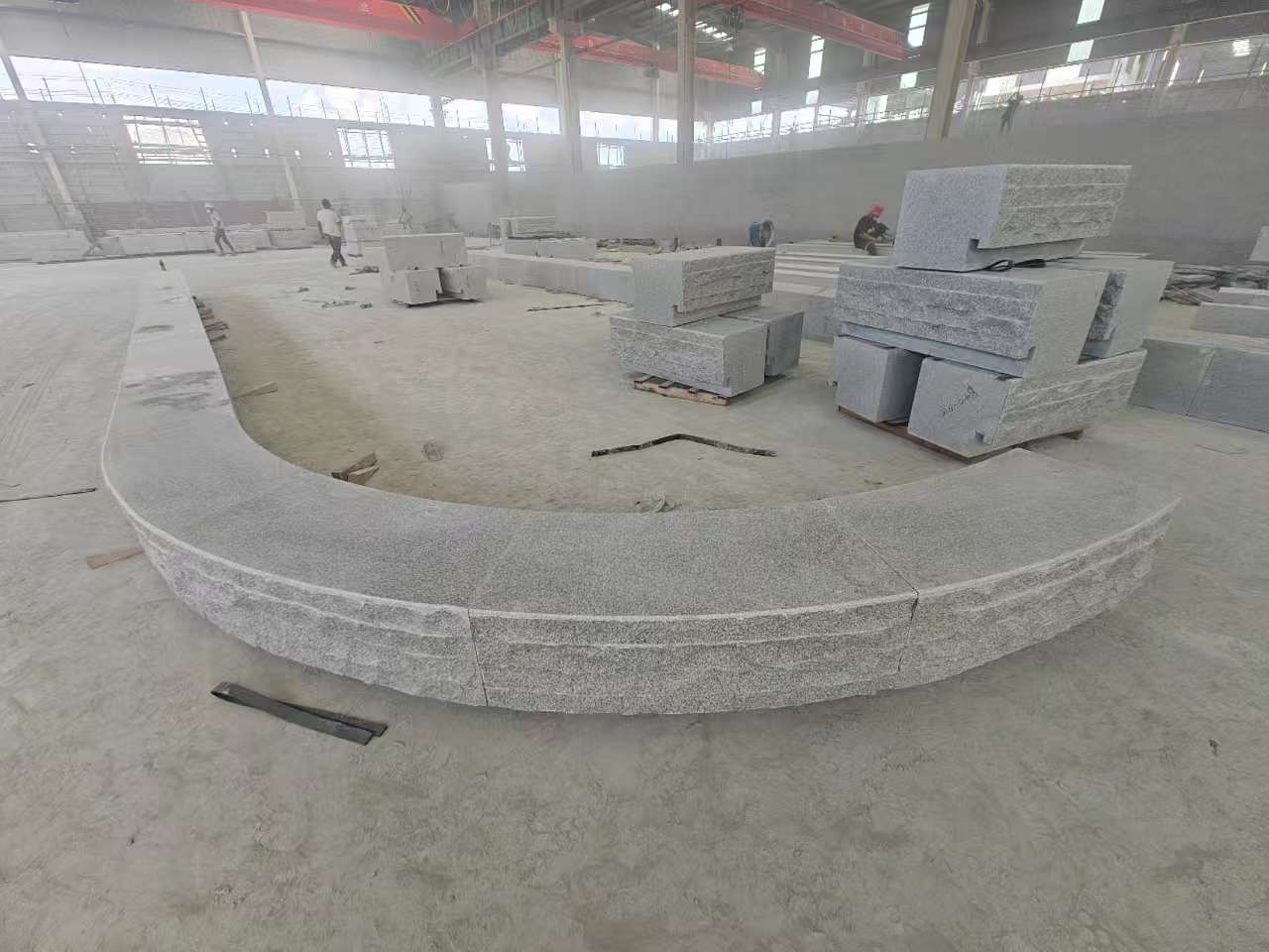 淮北 芝麻白异形坐凳，自然面光面弧形加工