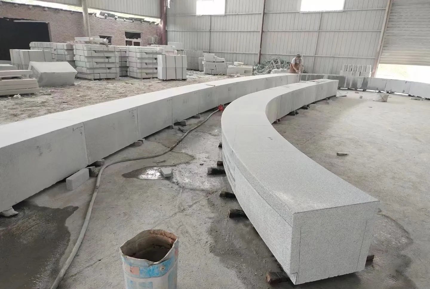 淮北芝麻白花岗岩石板材 园林光面弧形坐凳