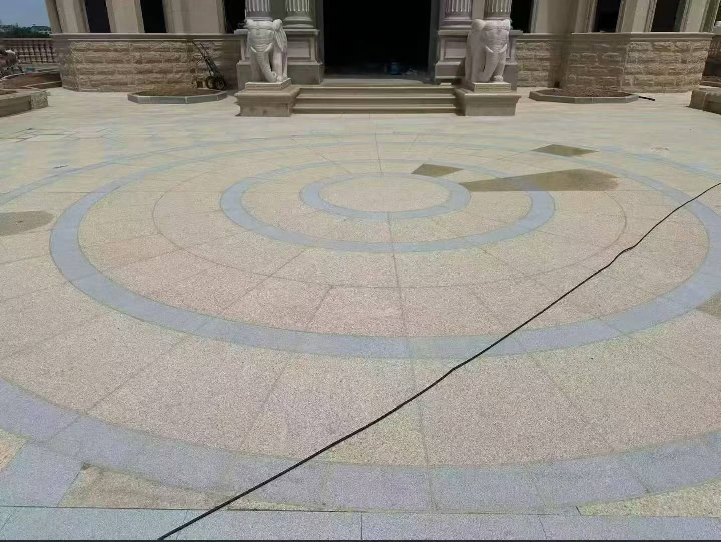 淮北 黄金麻芝麻灰花岗岩石材地铺拼接效果