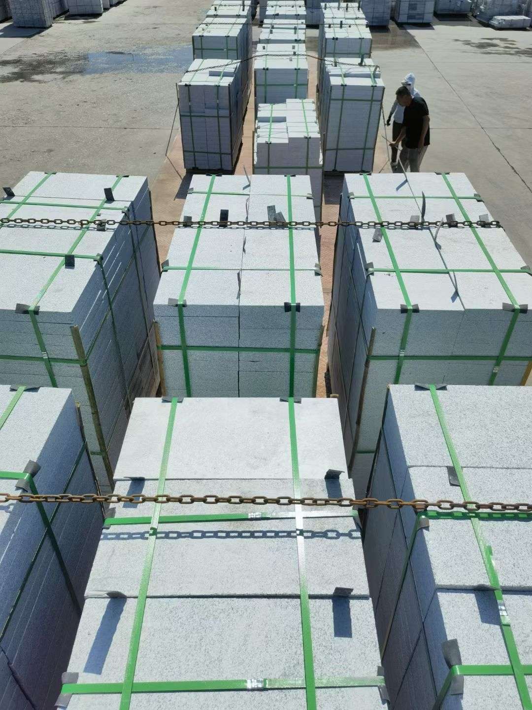 淮北 芝麻白花岗岩5公分地铺石 花岗岩厂家工厂装车日常