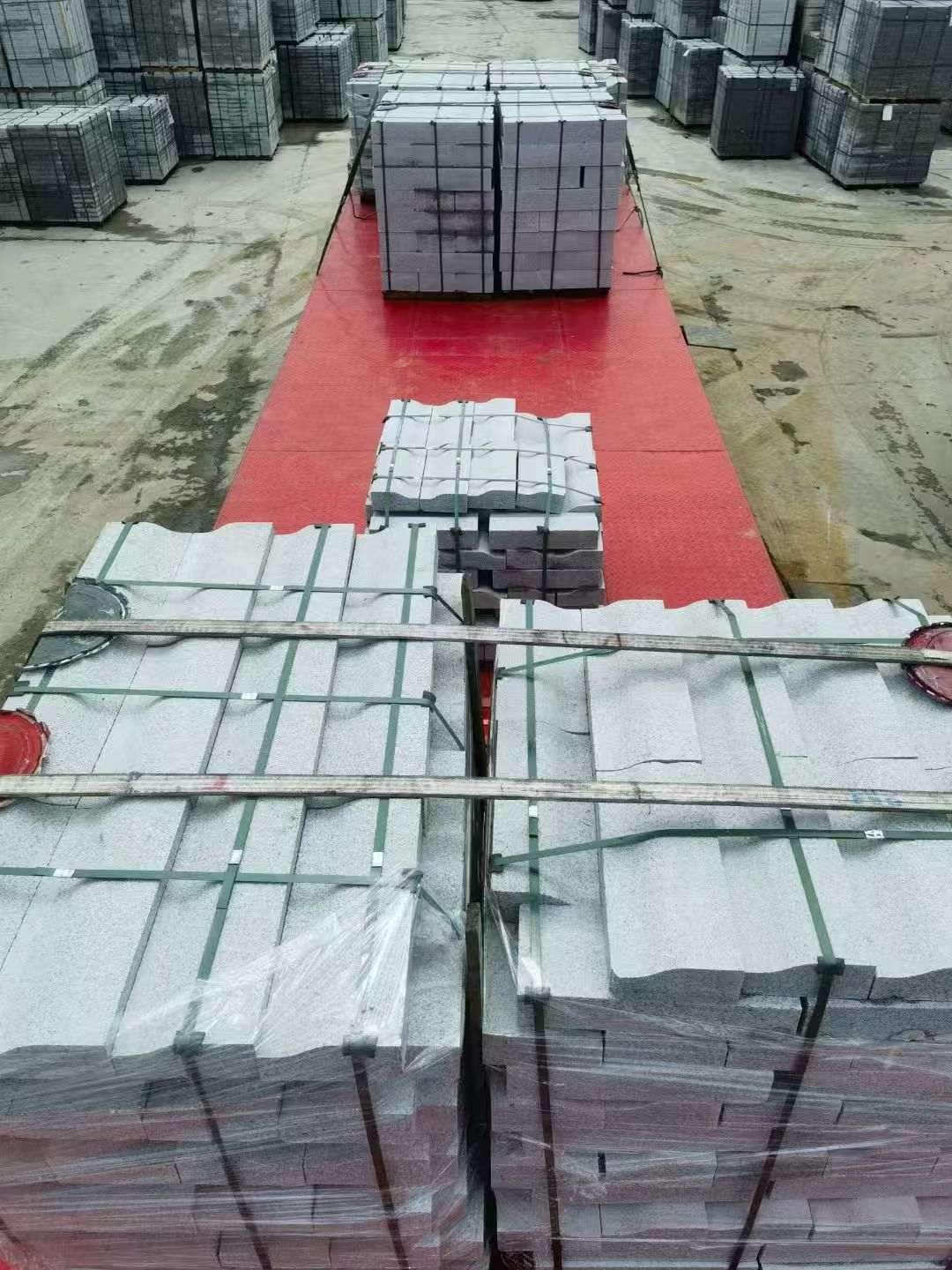 淮北 芝麻白仿形加直形路沿石出货日常