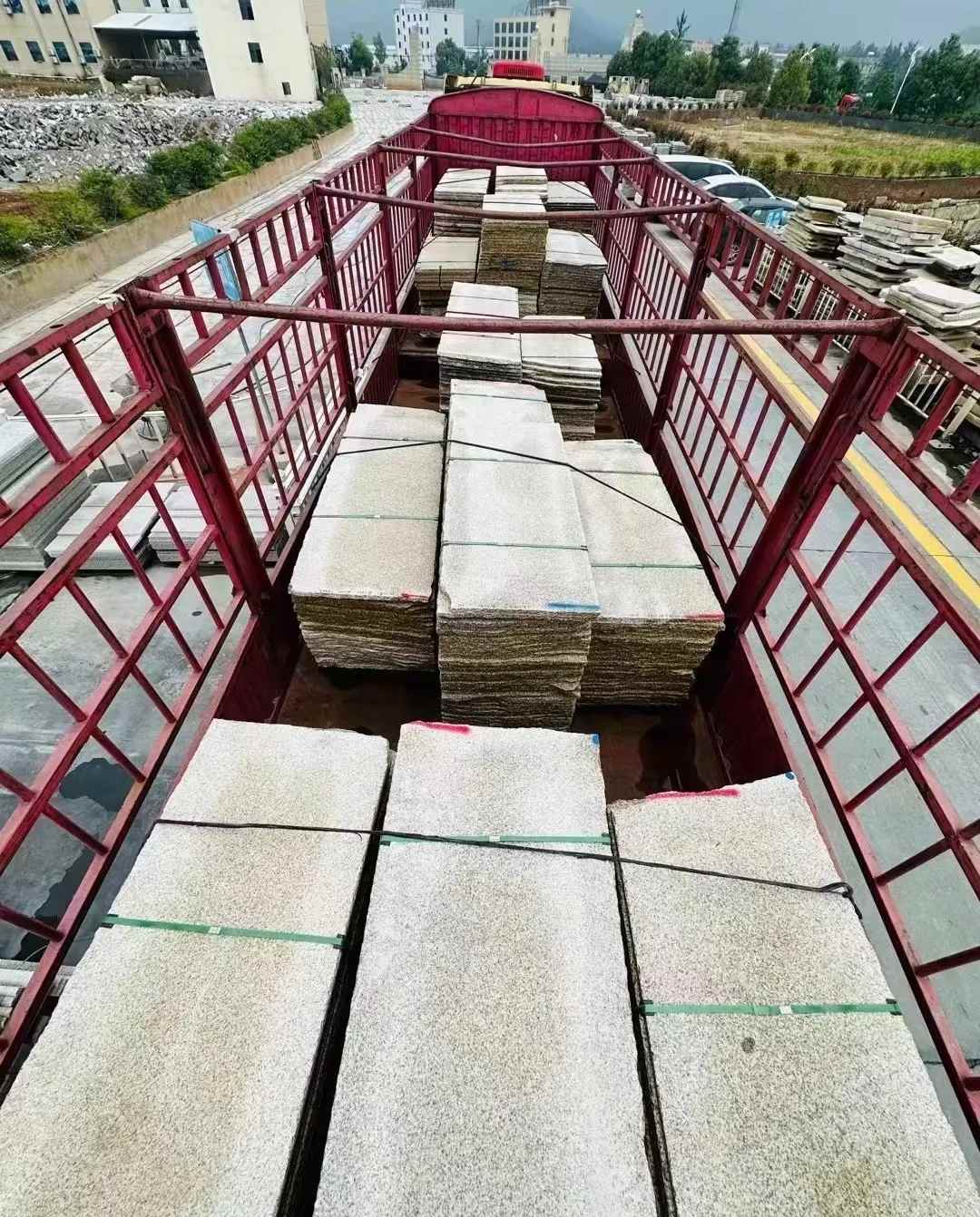 淮北 黄金麻花岗岩荔枝面，光面毛板装车完成