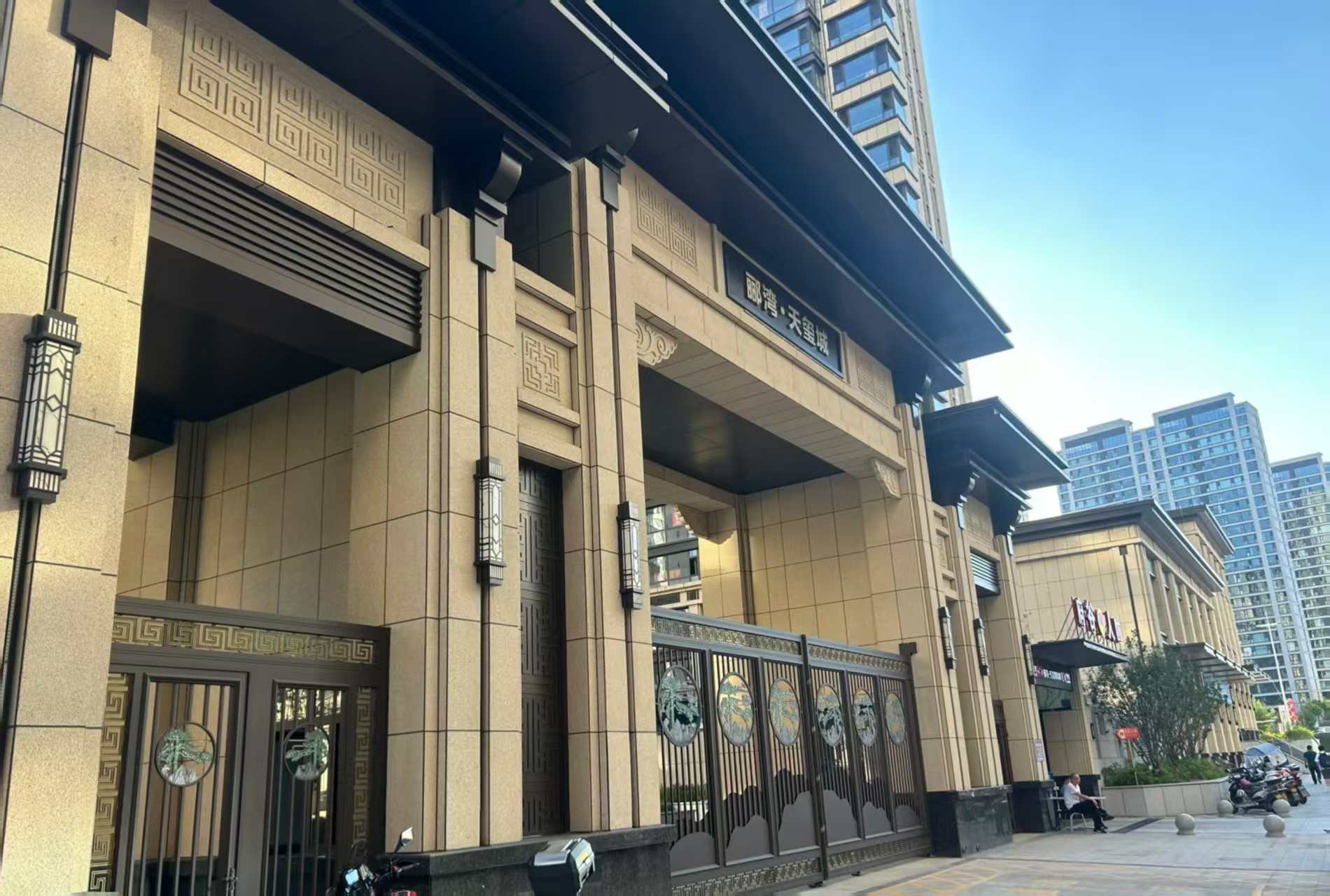 淮北 黄金麻花岗岩荔枝面小区门楼外墙干挂