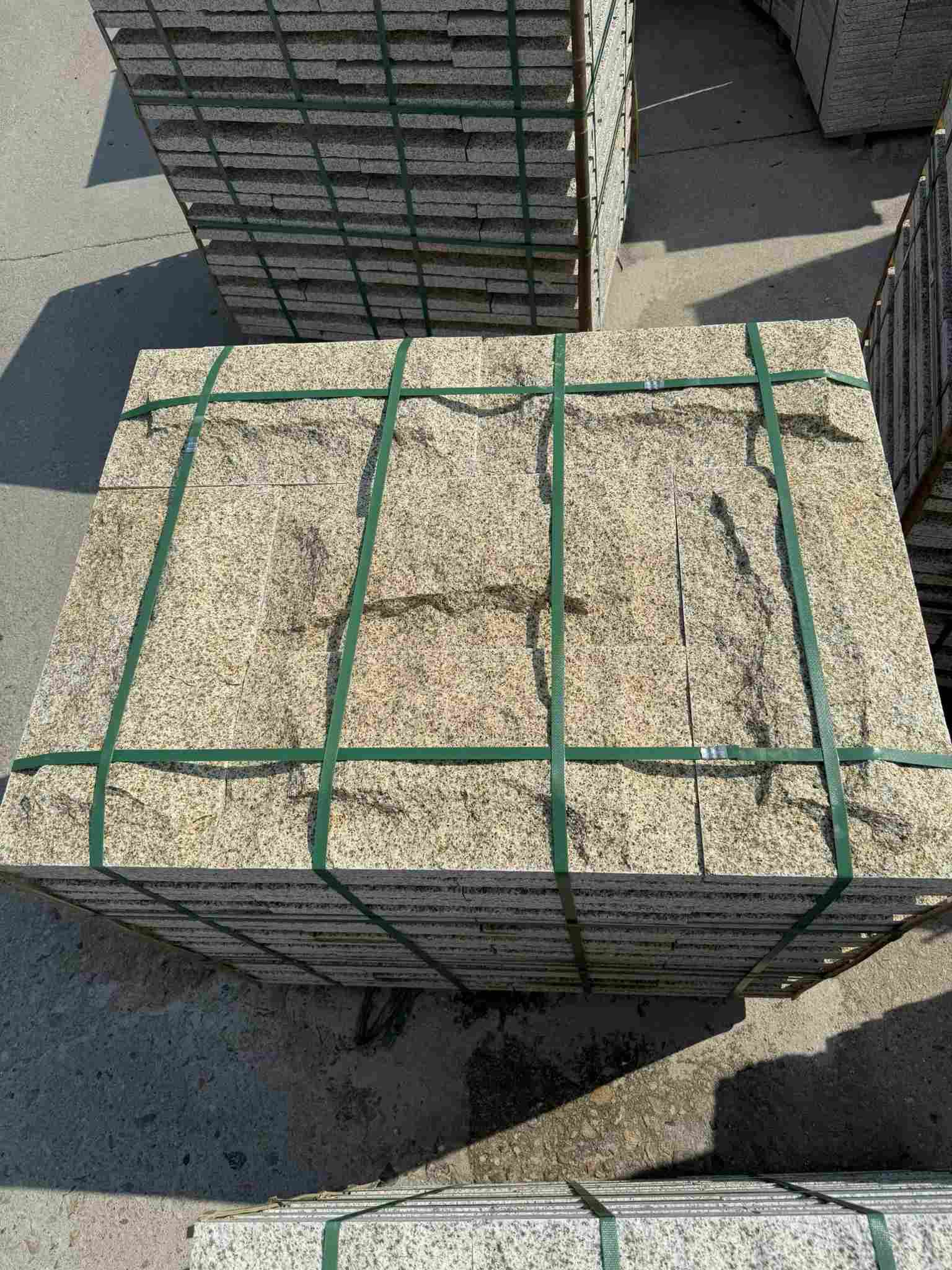 淮北 黄金麻花岗岩石材自然面蘑菇石成品