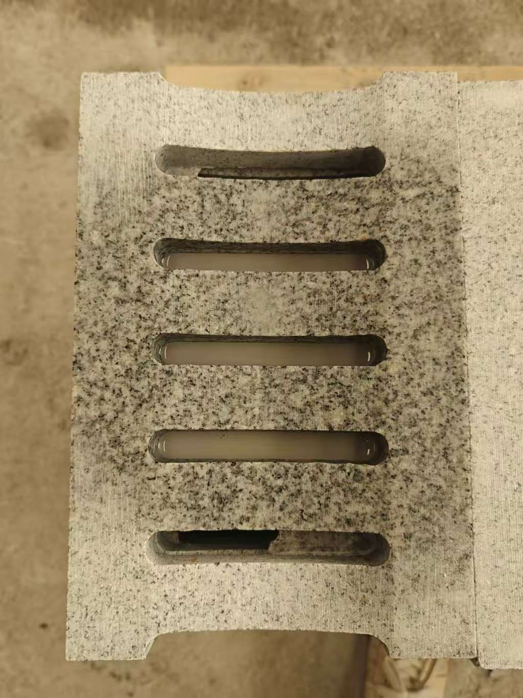 淮北 芝麻白拉丝面花岗岩U型开槽排水槽